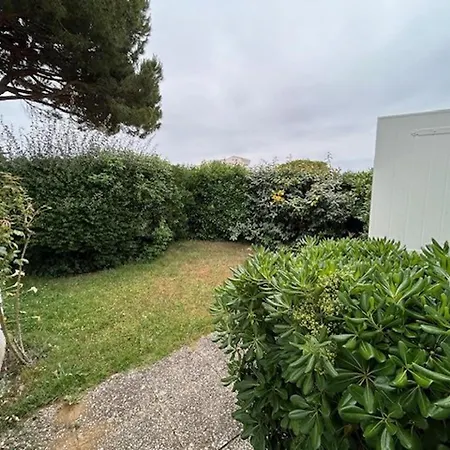Apartment Spacieux Avec Terrasses Et Parking A - Fr-1-494-73 Royan