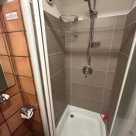 Apartment Spacieux Avec Terrasses Et Parking A - Fr-1-494-73 Royan